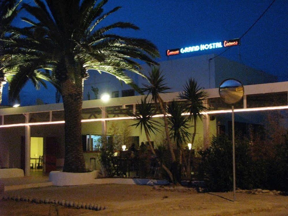 Cosmos Grand Hostal Sant Francesc de s'Estany Exterior foto